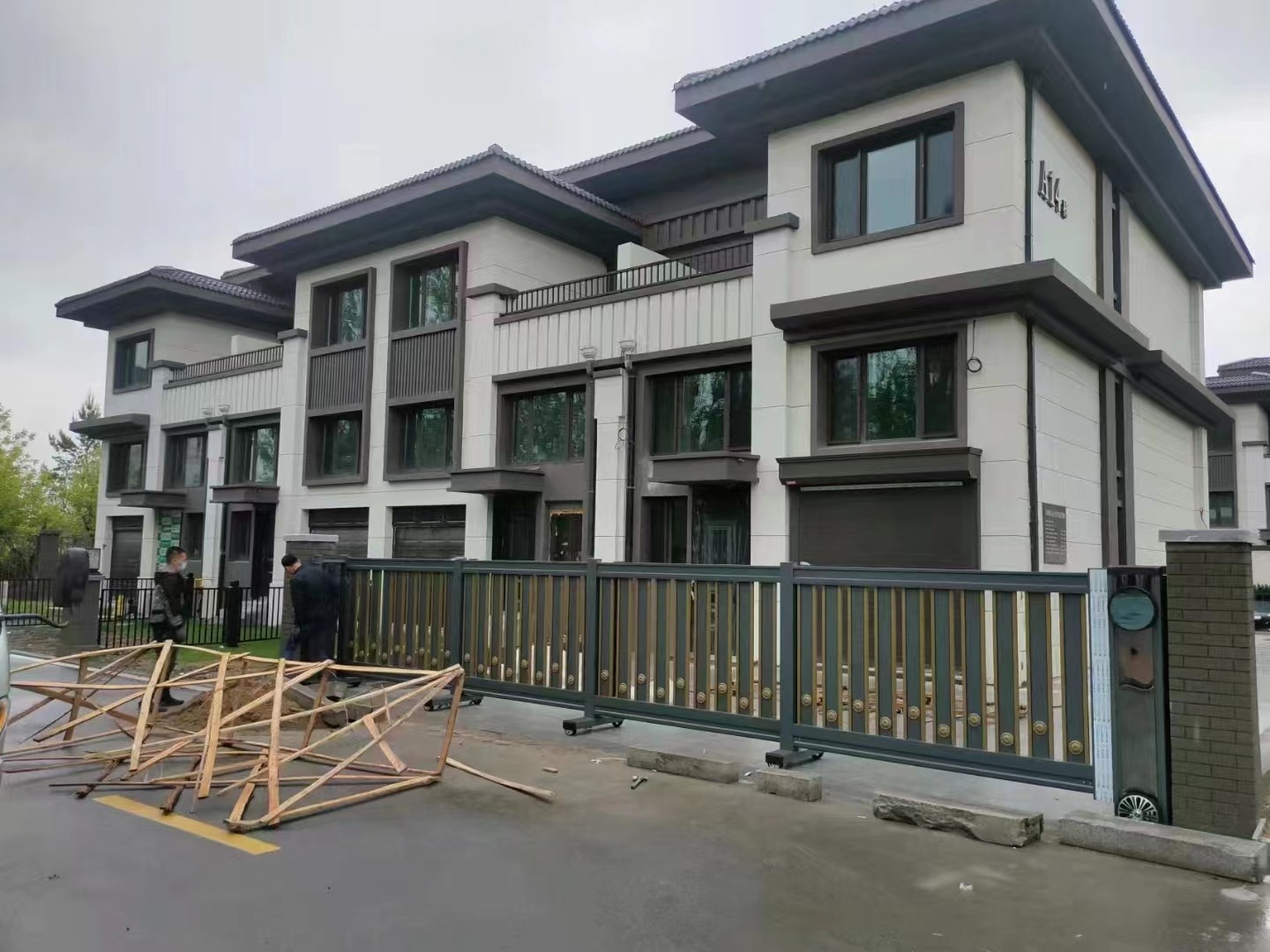 建湖县伸缩门电话